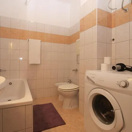 Apartment Apartments Milava 397 Pula
