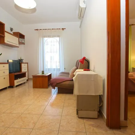 Apartment Apartments Milava 397 Pula